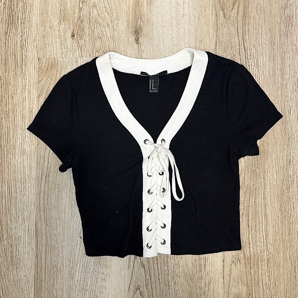 Forever 21 baby tee lace up crop top